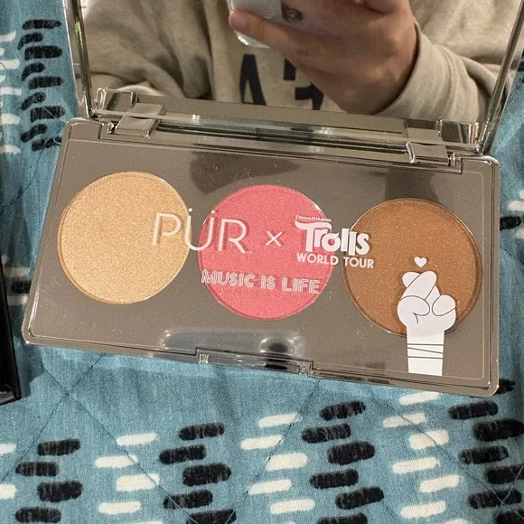 Eyeshadow Palette - Picture 4 of 4